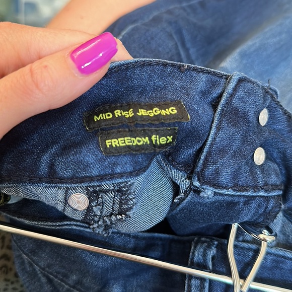 Rue 21 skinny dark wash mid rise jegging freedom flex size 9/10R - Picture 2 of 5